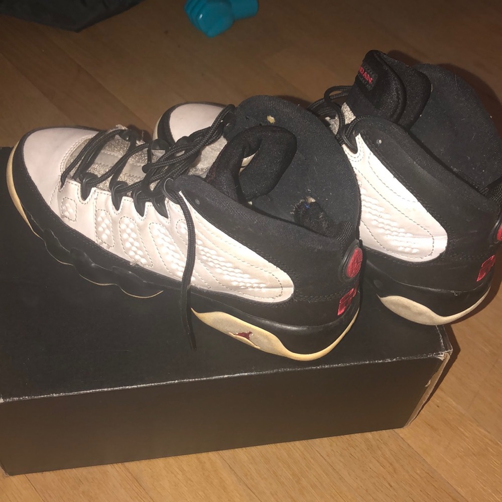 Jordan 9 - Picture 3 of 3